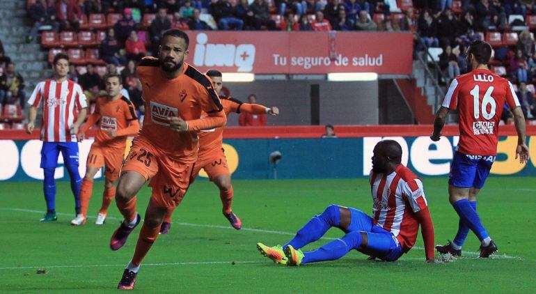 Bebé celebra el primer gol del Eibar en El Molinón