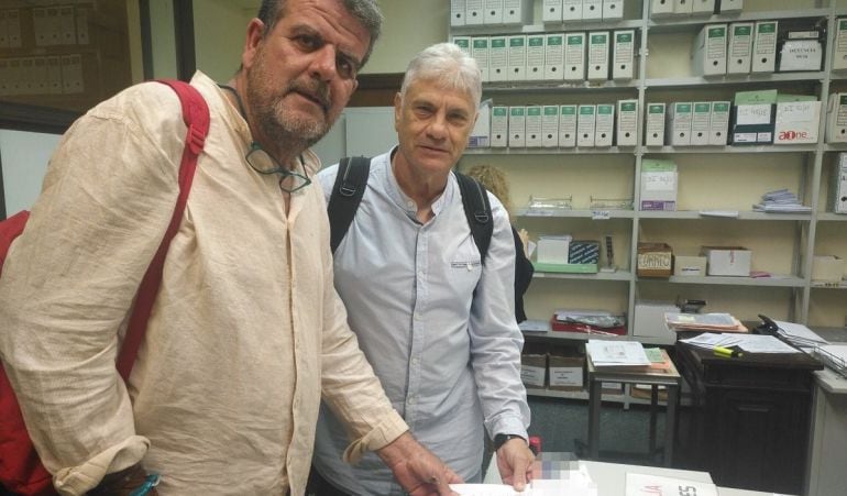 El secretario de organización de Podemos Andalucía, Nacho Molina, y el portavoz de la ASAI, Benito Lupiáñez 