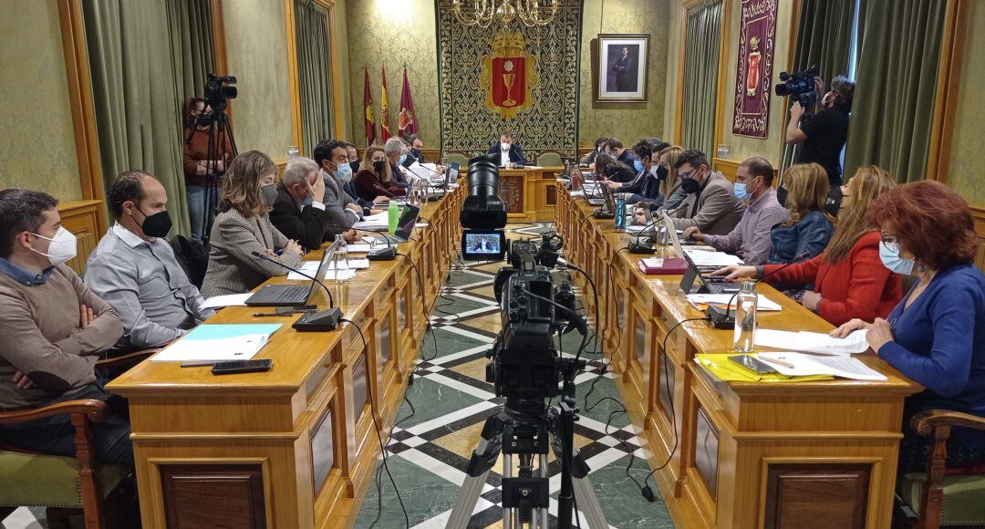 El pleno ha rechazado las cuatro mociones presentadas sobre el tren convencional