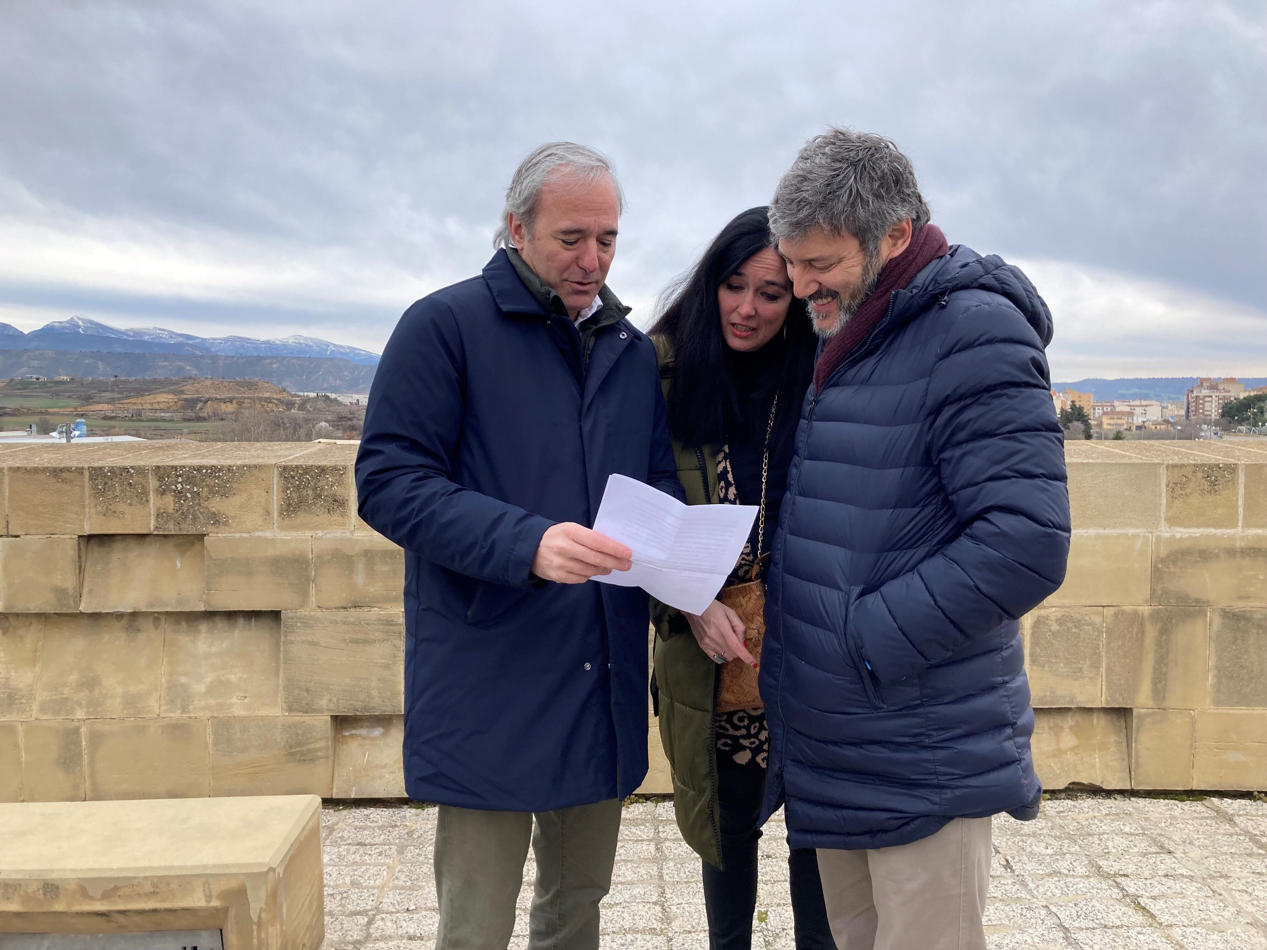 Jorge Azcón junto a Lorena Orduna y Gerardo Oliván en su visita a Huesca