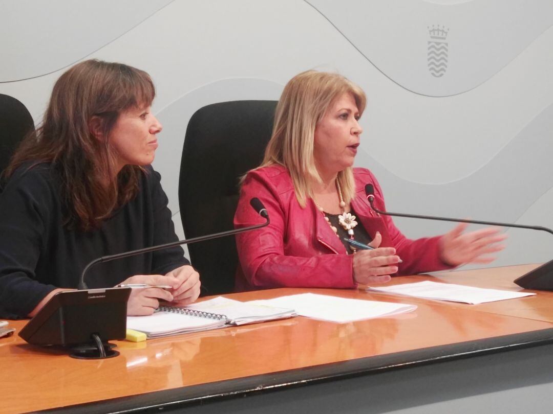 Mamen Sánchez, alcaldesa de Jerez, y Laura Álvarez, delegada de Economía.