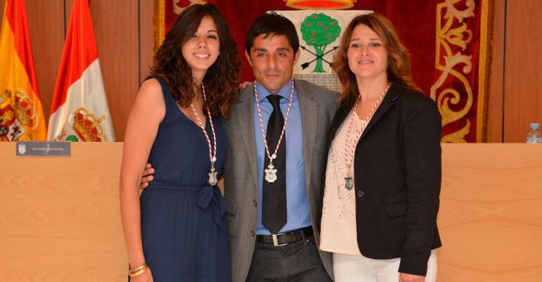 Miguel Ángel Martín Perdiguero, portavoz de C's Sanse, junto con las concejales del Grupo Arantxa Martínez Pina y Veronica Blanco el día de su nombramiento