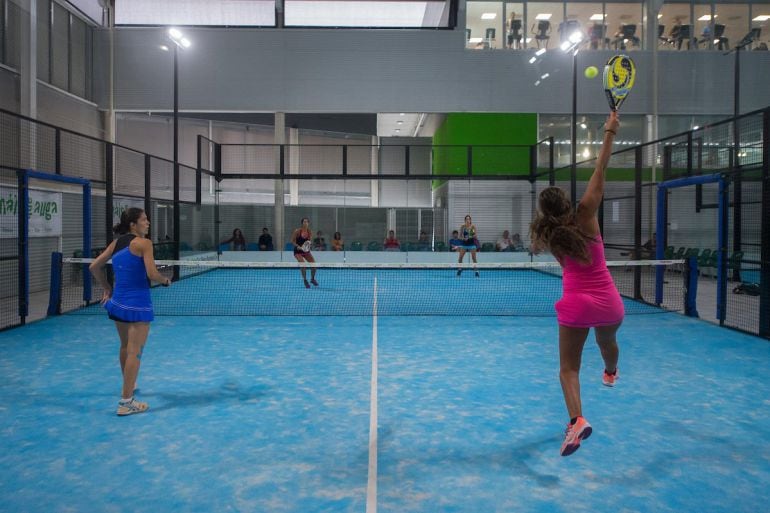 Partido de pádel en la 5ª edición del torneo