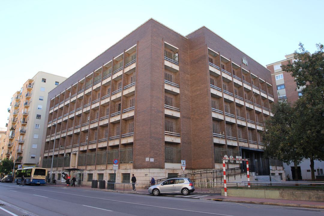 Edificio de los antiguos juzgados de la plaza Borrull