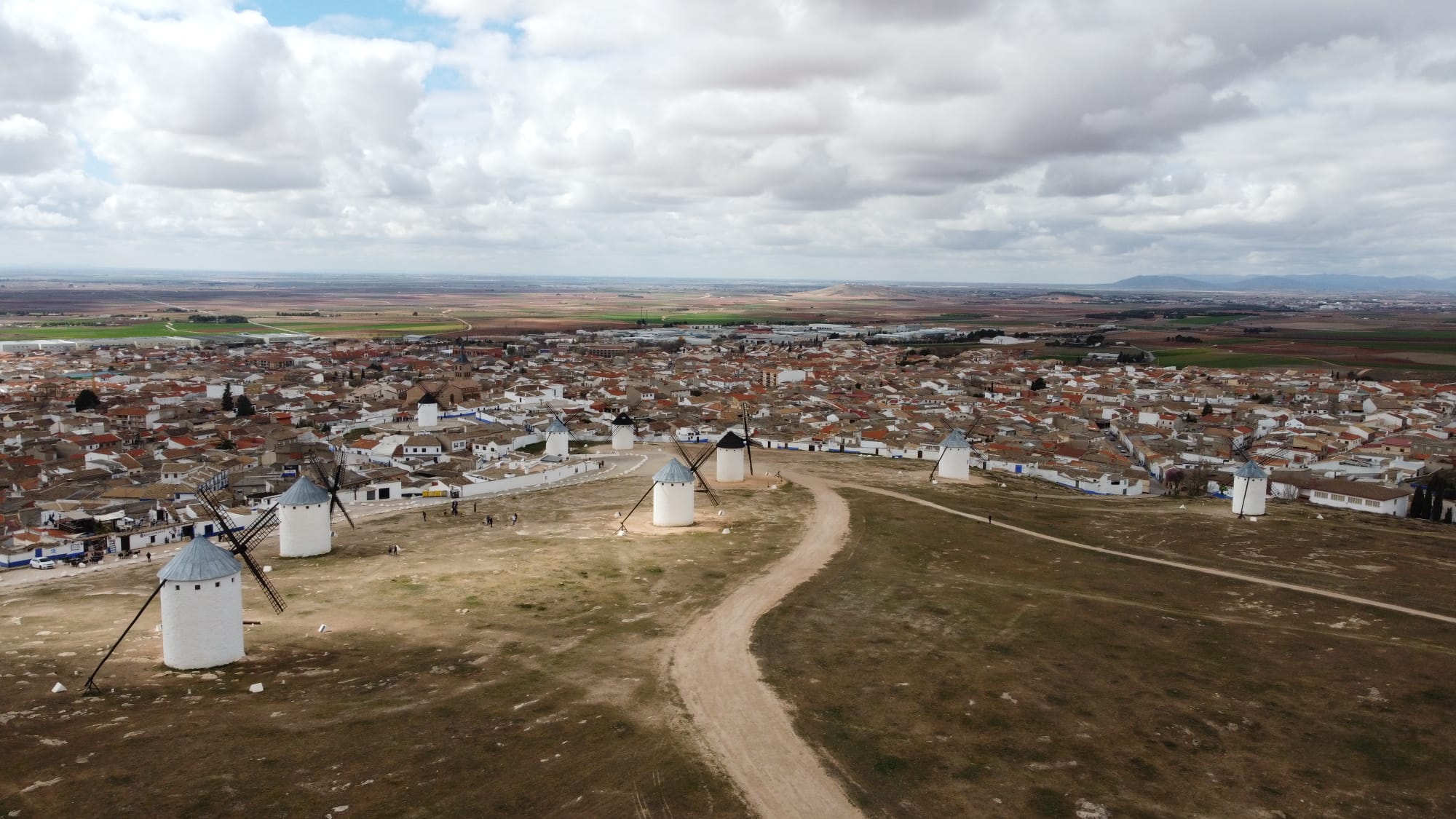 Imagen de Campo de Criptana desde la Sierra de los Molinos que han visitado este sábado los congresistas