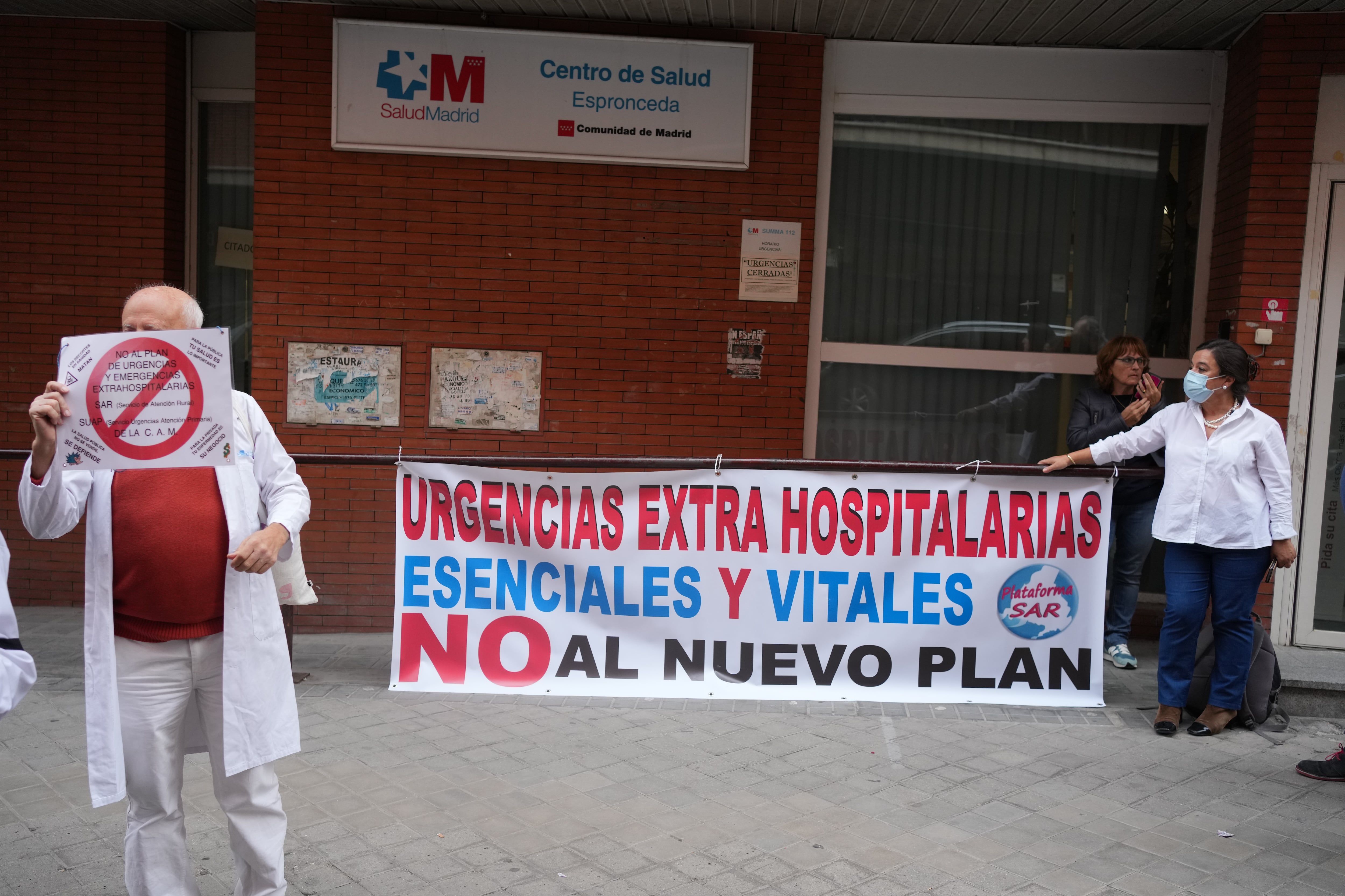 Sanitarios protestan en el estreno del uno de los centros de urgencias 24 horas