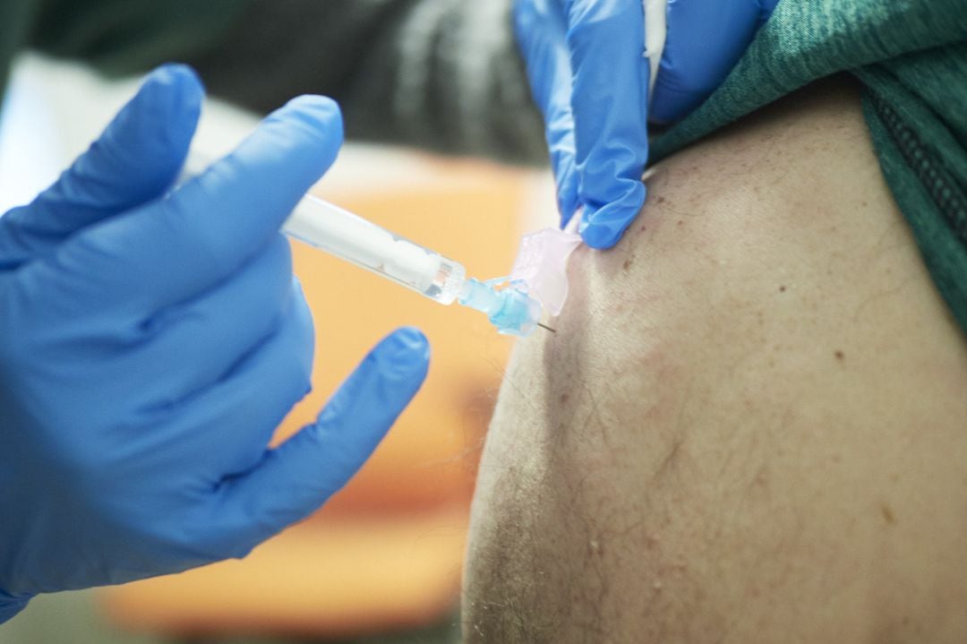 Una sanitaria vacuna contra el Covid-19