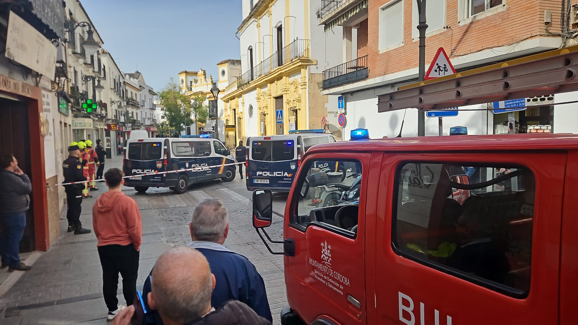 Intervención de los Tedax en la calle el Realejo, Córdoba