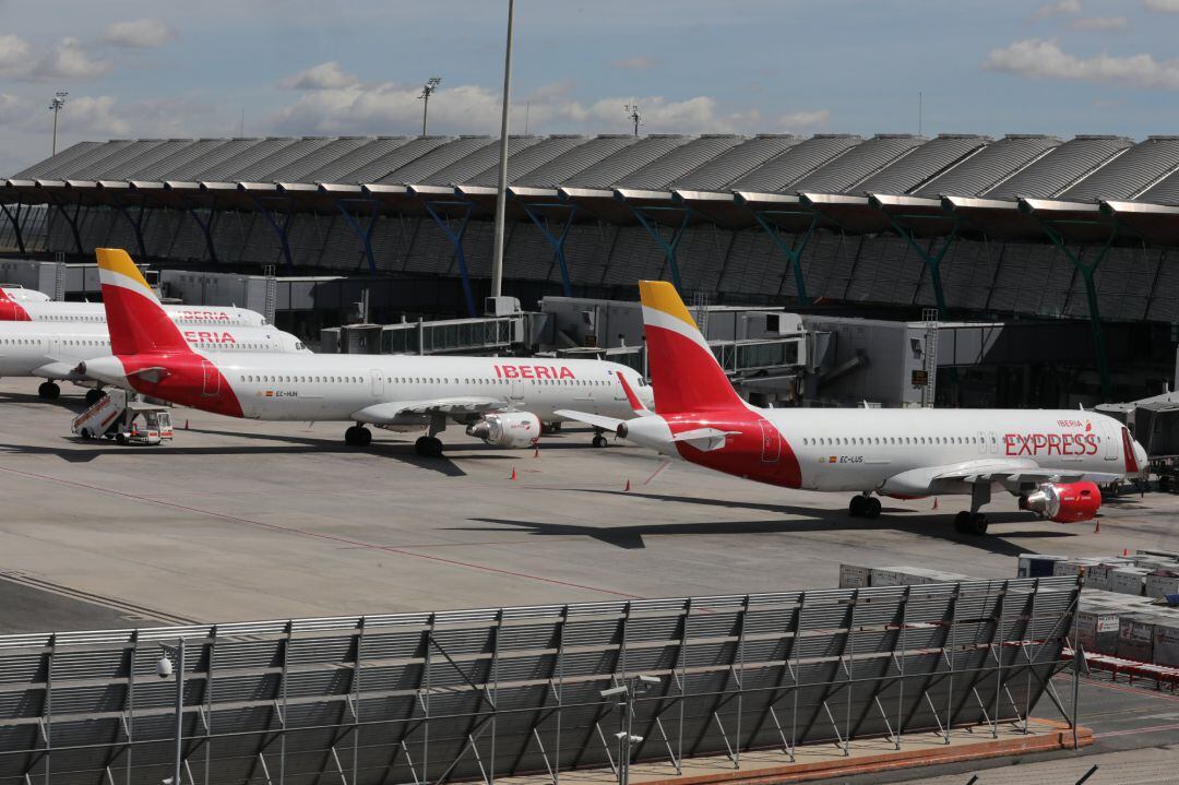 Varios aviones de Iberia aparcados en el Aeropuerto de Madrid-Barajas Adolfo Suárez.