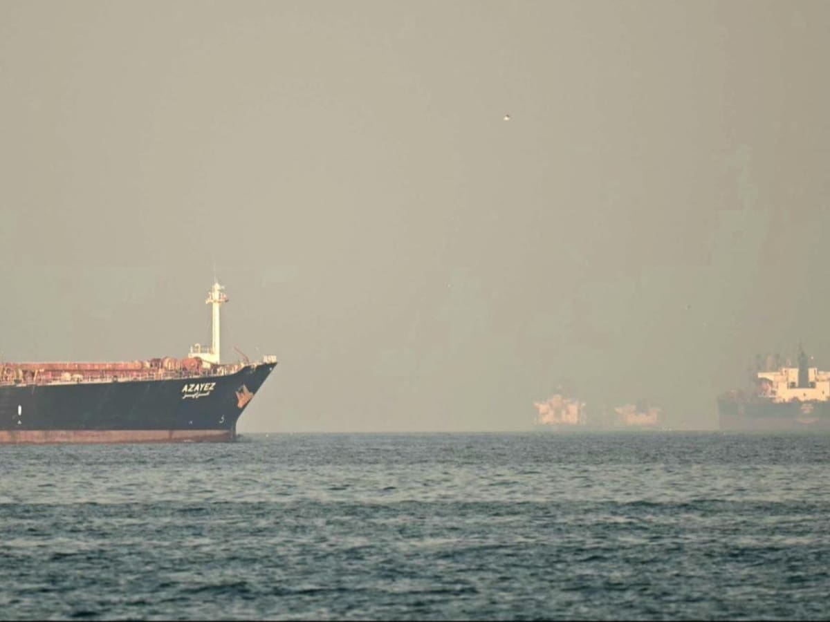 Estados Unidos levanta las sanciones al petróleo de Irán ante la subida de los precios del combustible