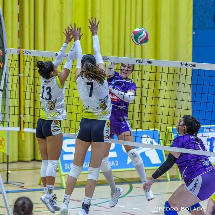 Buen partido y tres primeros puntos para el Voleibol Ourense