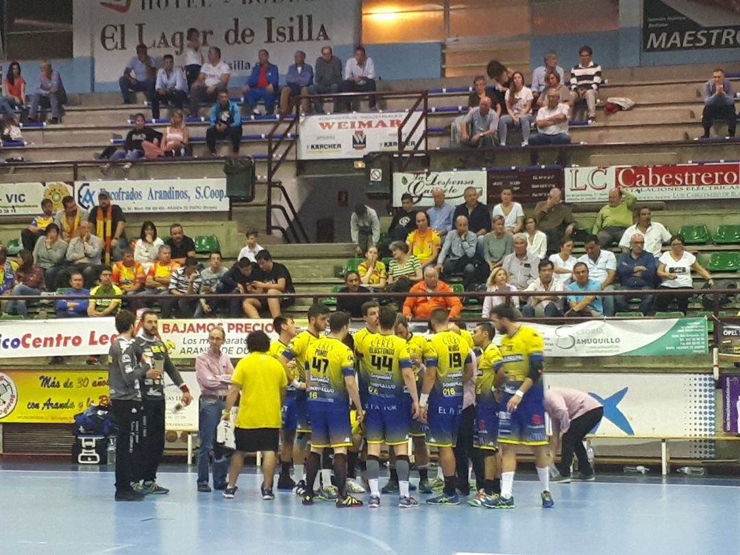 La plantilla amarilla durante un tiempo muerto en el Príncipe de Asturias.