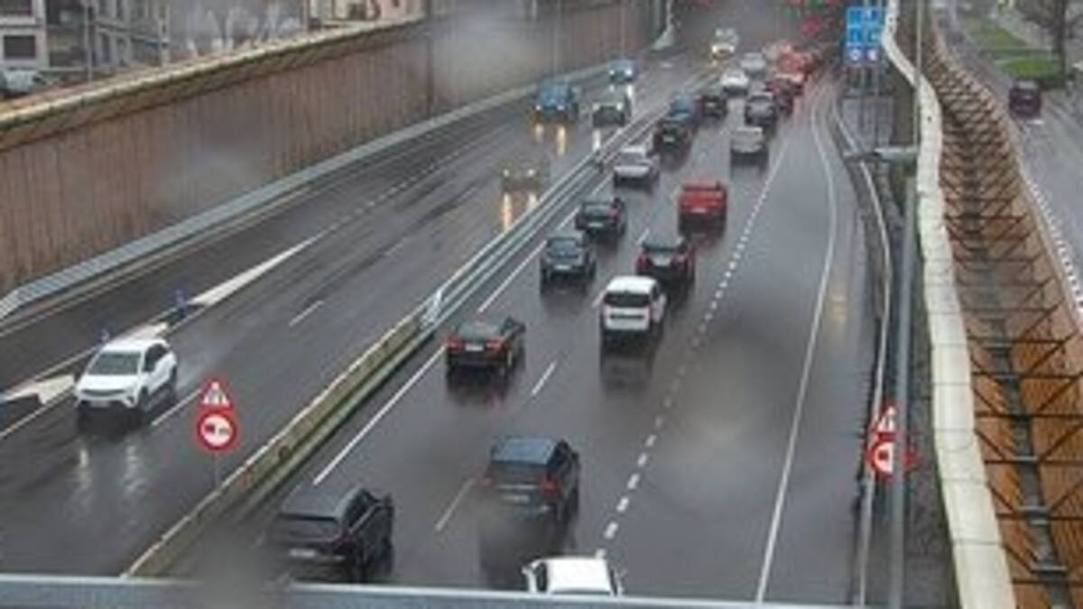 Una avería de vehículo corta un carril en la Avanzada de Leioa en sentido Bilbao