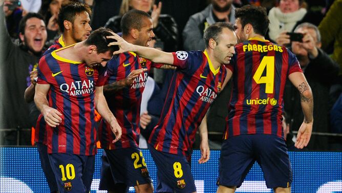 Los jugadores del Barcelona celebran un gol de Messi.