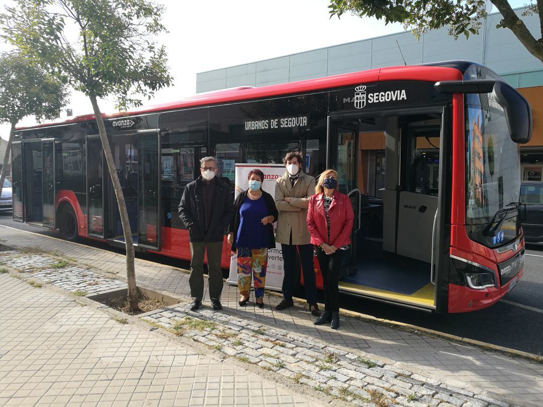 El nuevo vehículo híbrido de la marca MAN se ha presentado junto al pabellón Pedro Delgado