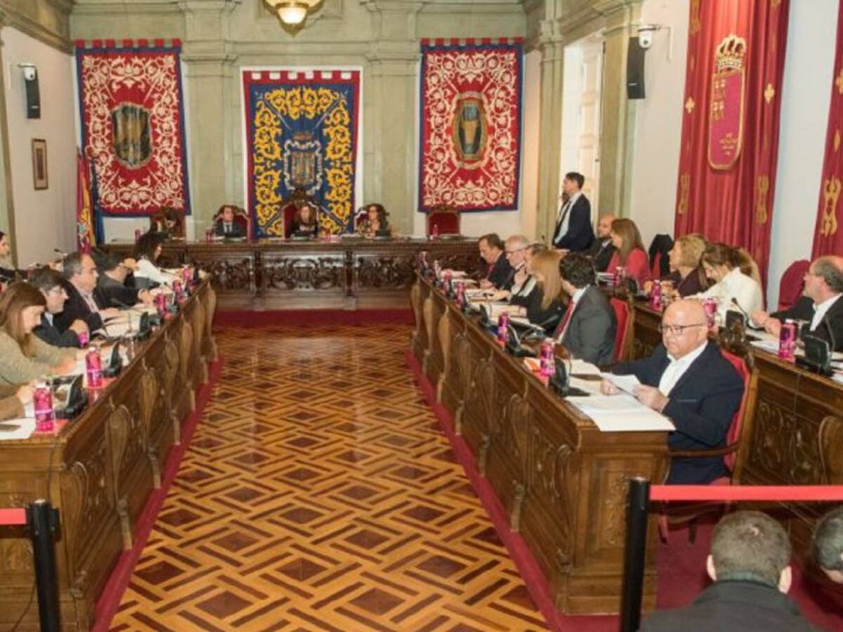 El pleno del Ayuntamiento de Cartagena pide la dimisión del delegado del Gobierno