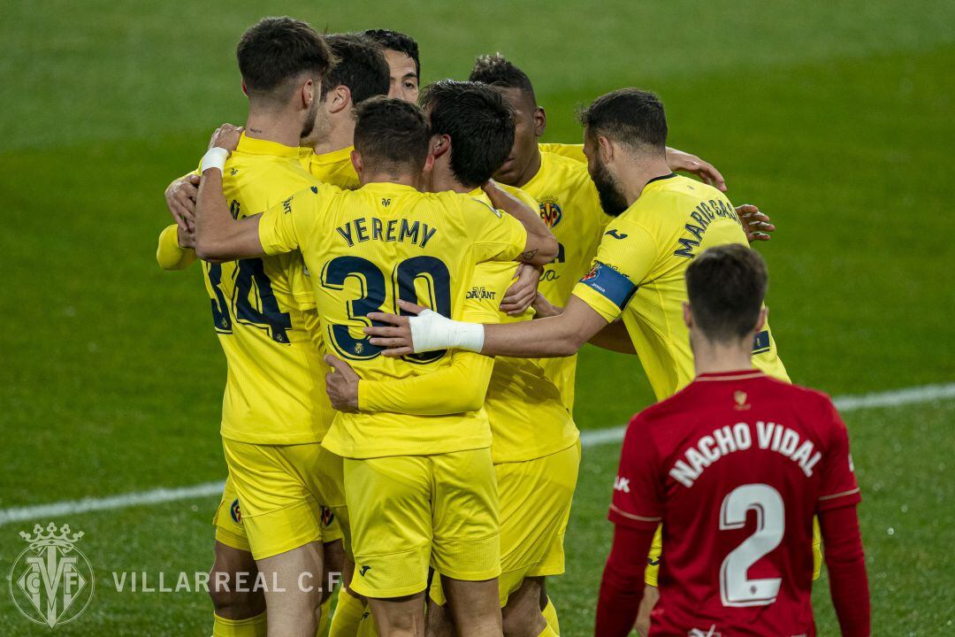 El equipo celebra uno de los tres tantos que consiguieron ayer contra el Osasuna