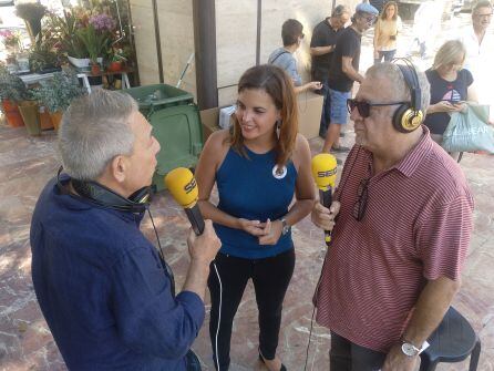 Amadeo Salvador y Arturo Blay junto a la portavoz socialista en el Ayuntamiento, Sandra Gómez