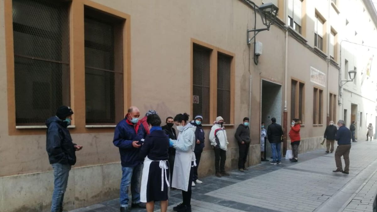 'Tuppers' y colas en la calle