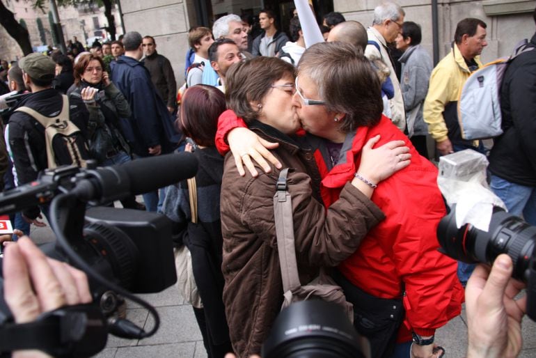 Les persones homosexuals, lesbianes i transsexuals més grans de 50 anys és l'anomenada "Generació del Silenci" perquè ha viscut part de la seva vida ocultant la seva sexualitat