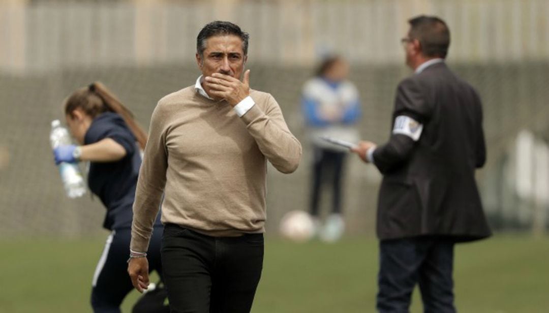 Antonio Contreras, en un partido del Málaga Femenino