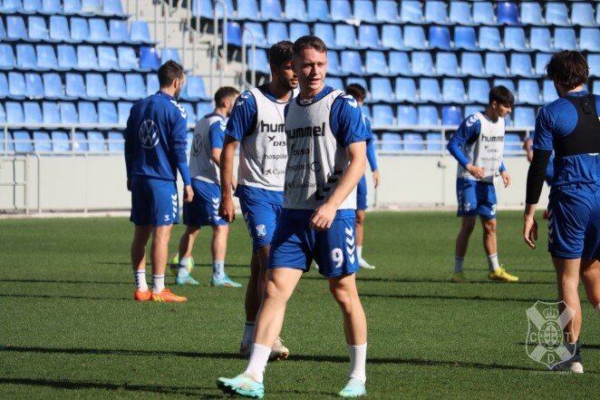 Borja Garcés durante un entrenamiento con el CD Tenerife la temporada pasada.