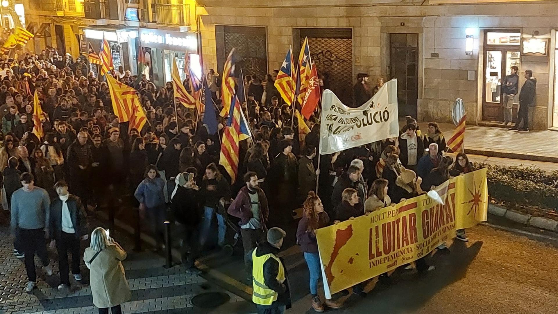 Cabecera de la manifestación en Palma por la Diada de Mallorca a su paso por Ramblas- EUROPA PRESS
