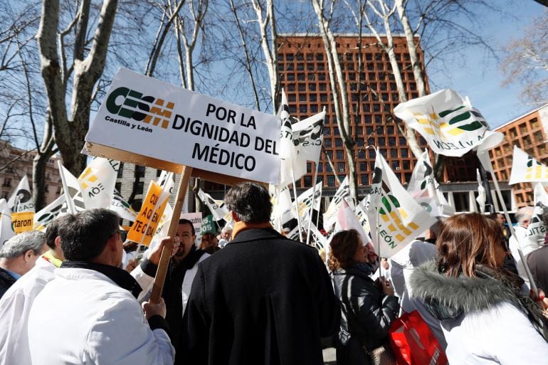 Médicos piden mejora de condiciones laborales.