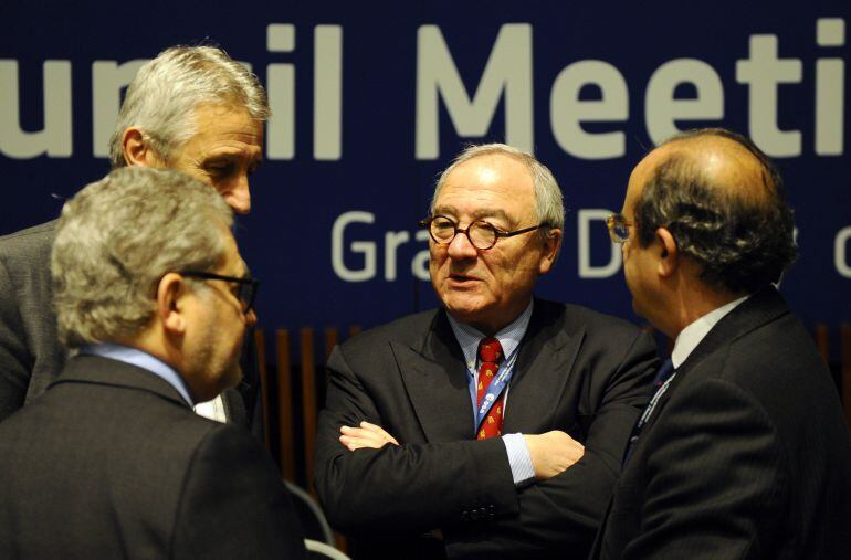 (From L) Eric Morel de Westgaver, ESA Director of Industry, Procurement and Legal Services (D/IPL), Gaele Winters, ESA Director of Launchers (D/LAU), ESA Director General Jean-Jacques Dordain and Daniel Calleja Crespo, European Commission Director-General