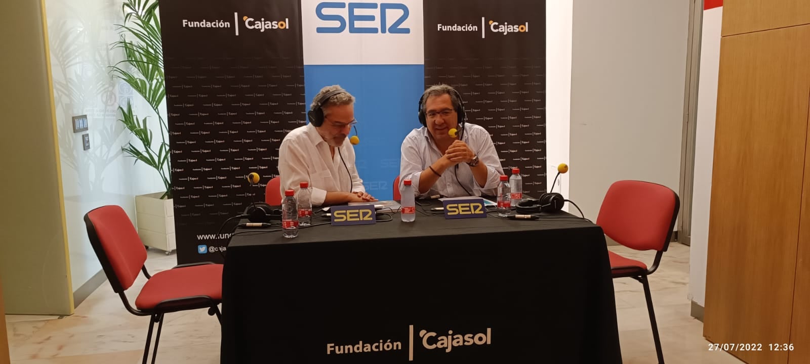 Antonio Pulido, presidente de la Fundación Cajasol, junto a Salomón Hachuel