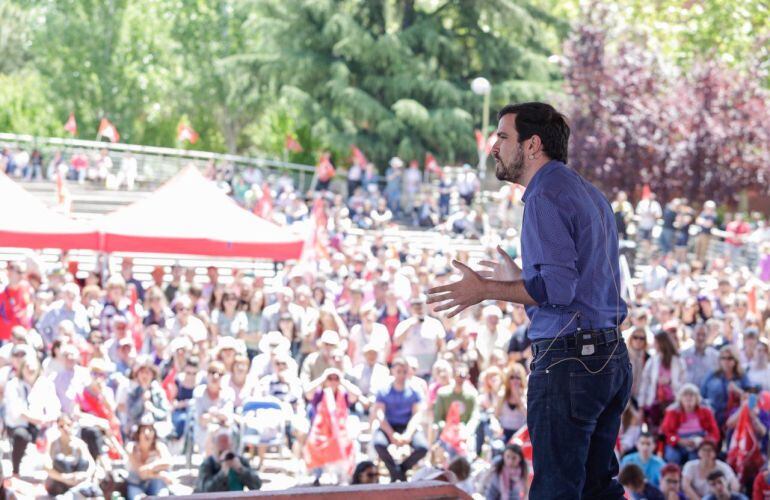 Alberto Garzón, durante su mitin en Vallecas.