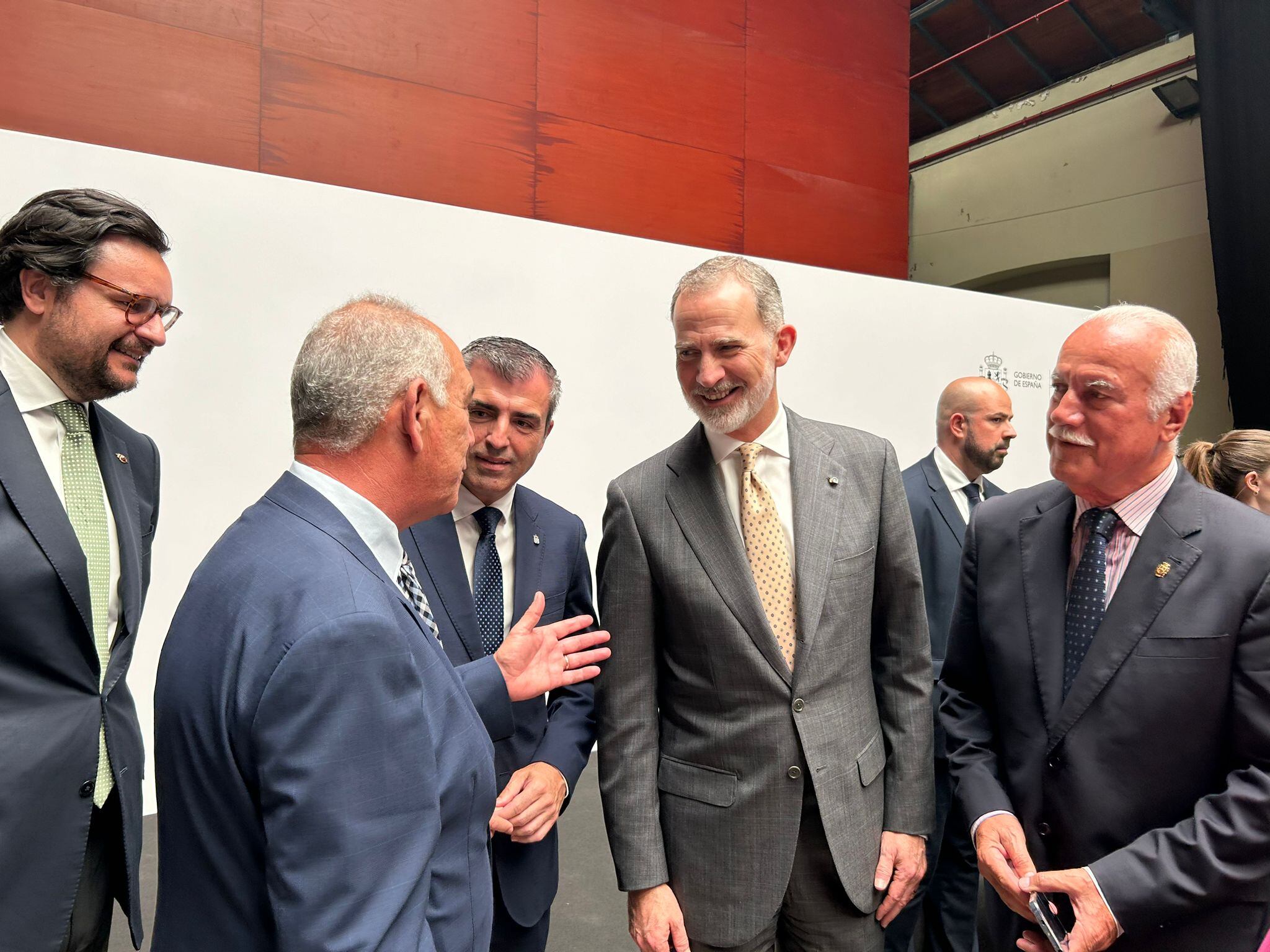 El alcalde de Teror, Sergio Nuez, con el rey Felipe VI