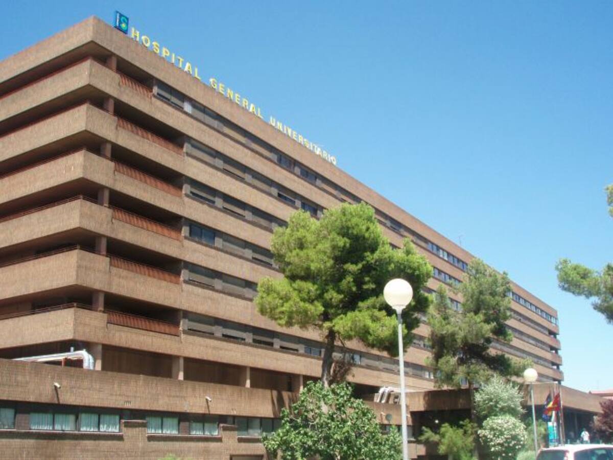 La familia de un paciente con párkinson denuncia la cancelación de una operación hasta 4 veces en el Hospital