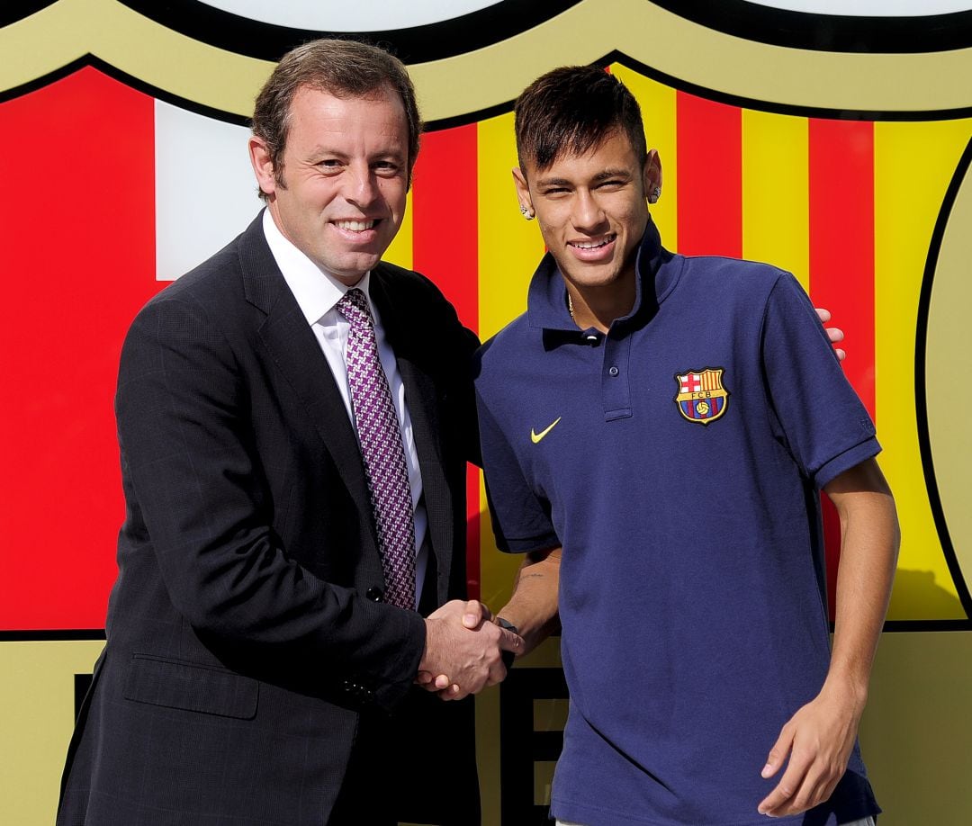 Sandro Rosell y Neymar Jr, el día de la firma de contrato del brasileño