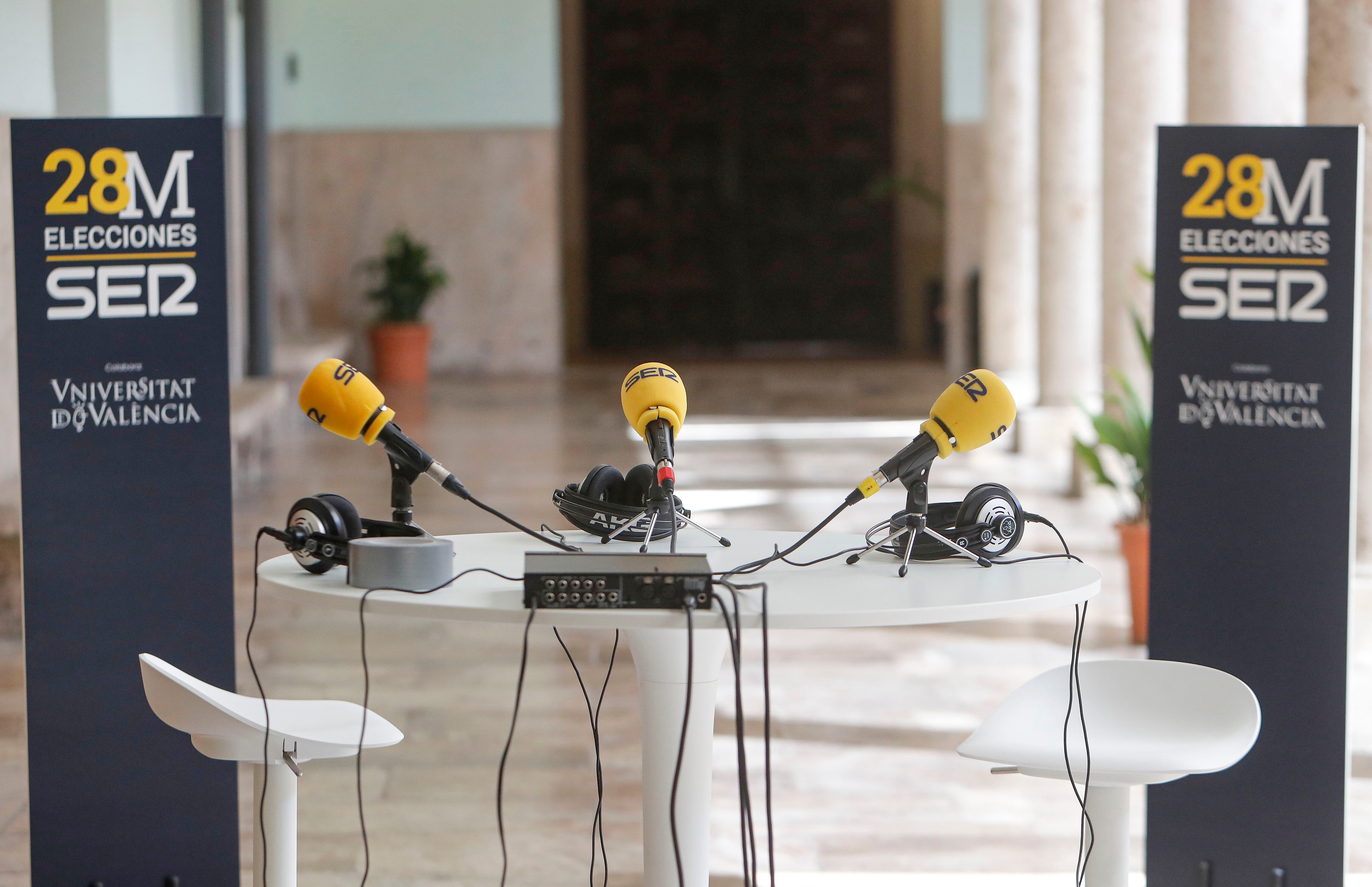 Imágenes del debate municipal en Radio Valencia