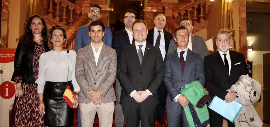 Foto de familia con los premiados y autoridades