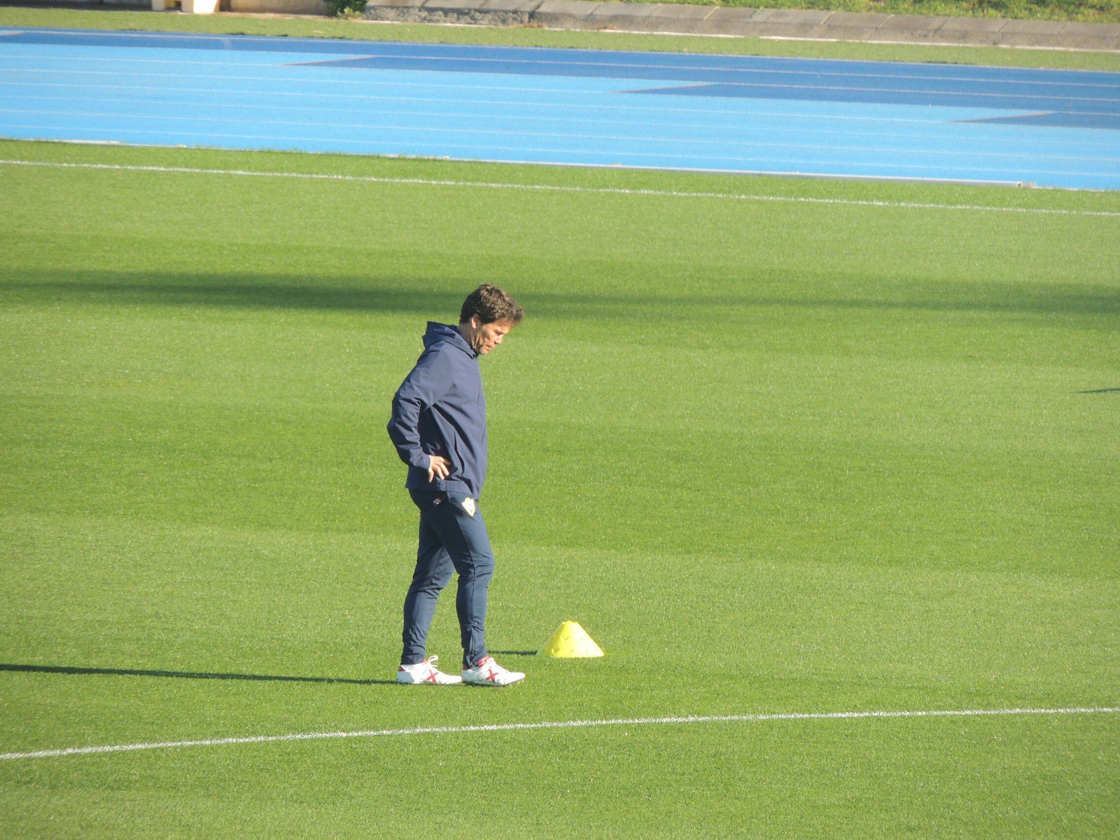 Rubi en el campo Anexo este lunes en el primer entrenamiento de la semana.