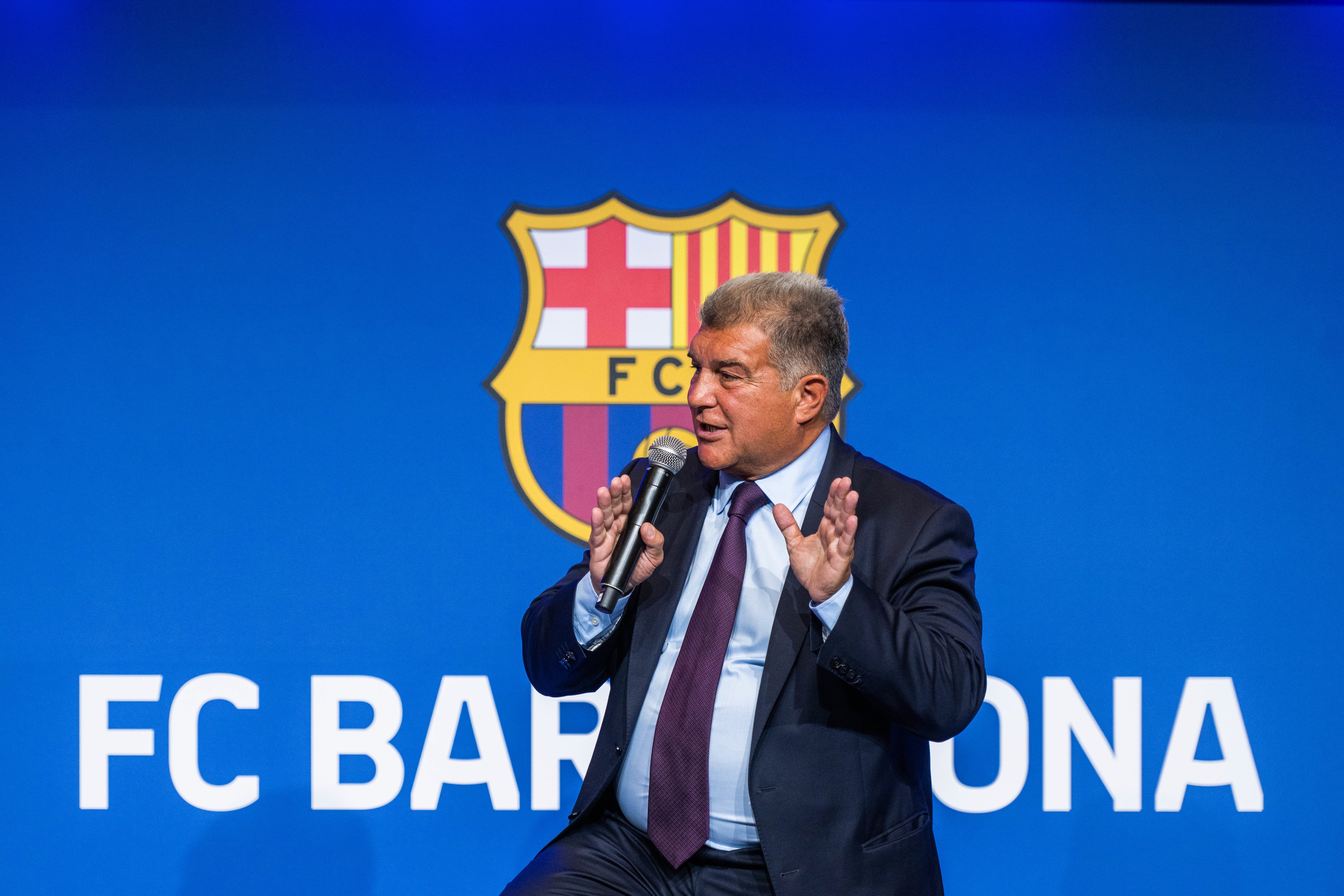 Joan Laporta, durante una conferencia de prensa con el FC Barcelona. (Marc Graupera Alomá / AFP7 via Getty Images)