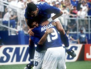 Jugadores italianos celebran la victoria ante España en el Mundial de 1994.