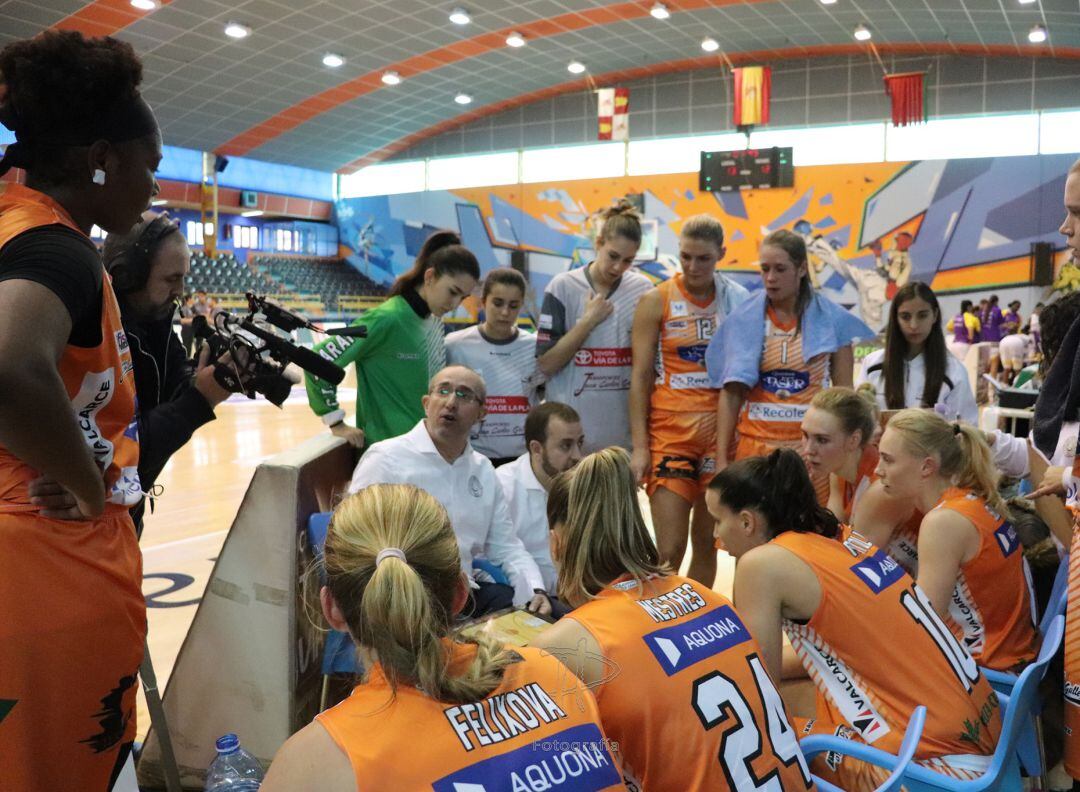 El equipo, en un tiempo muerto