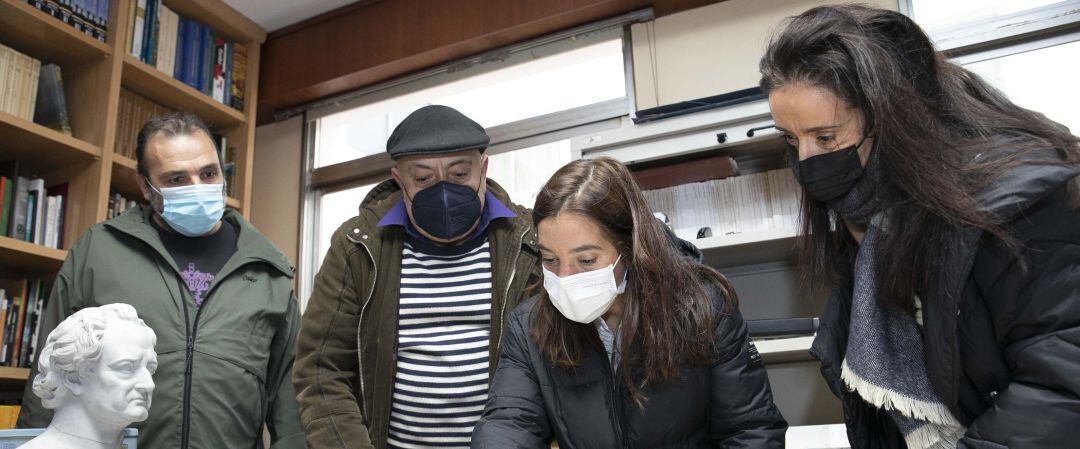 Inés Rey y Yoya Neira en el Círculo de Artesanos