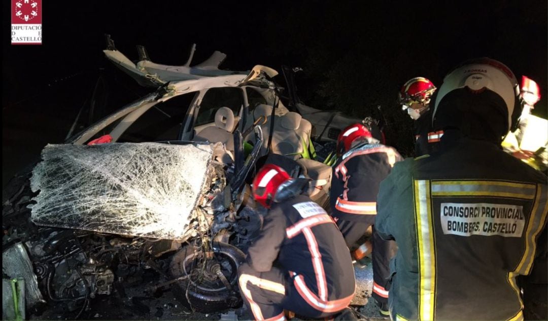 Un fallecido tras el choque frontal de dos coches en la CV-165 en Culla 