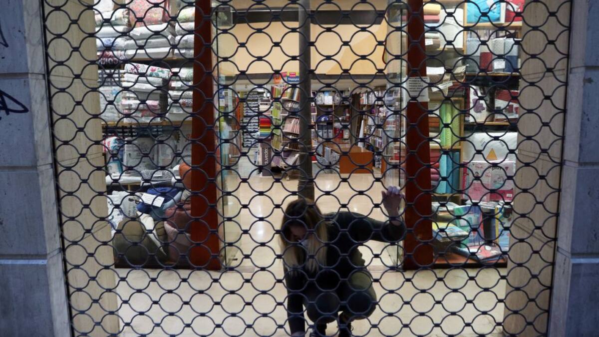 Sindicatos y patronal se reúnen este viernes a falta de un día para la huelga del comercio de este sábado