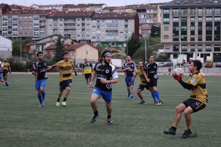 Cara e Cruz, para o Auriense, derrota na categoría masculina, e victoria na feminina