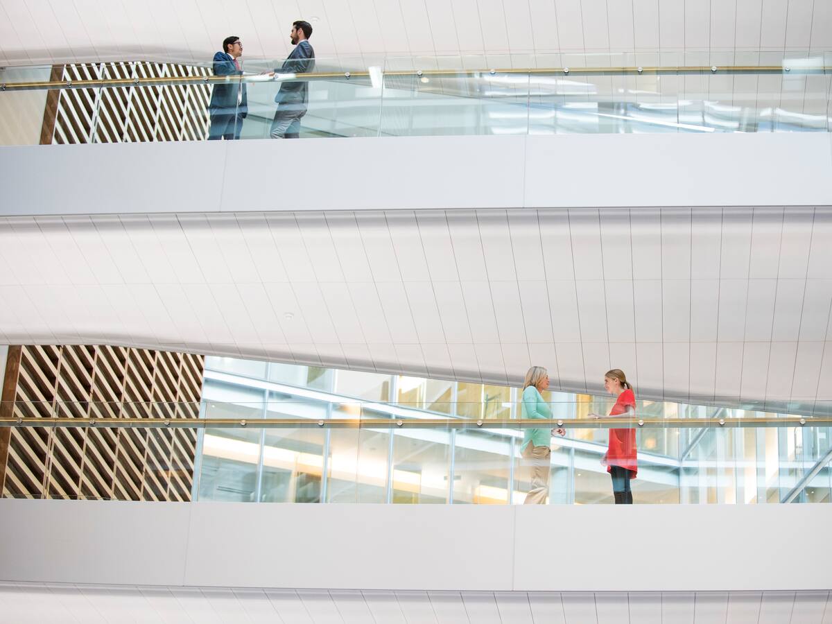 "Exceso de hombres" en casi el 80% de las entidades públicas canarias, según el Diputado del Común