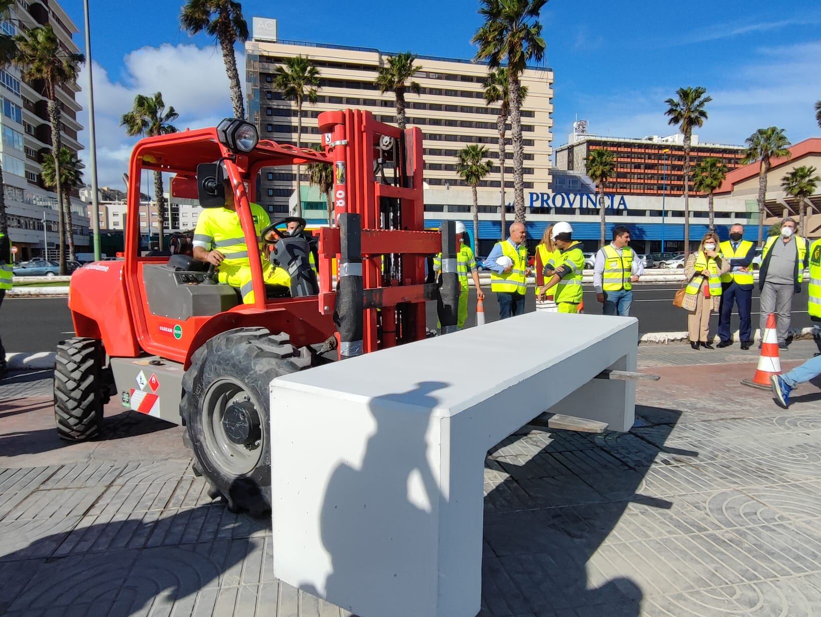 Nuevos bancos Avenida Marítima