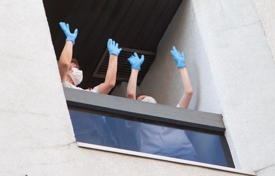 Agradecimiento de los sanitarios a la ciudadanía; en este caso, instantánea de Vigo.