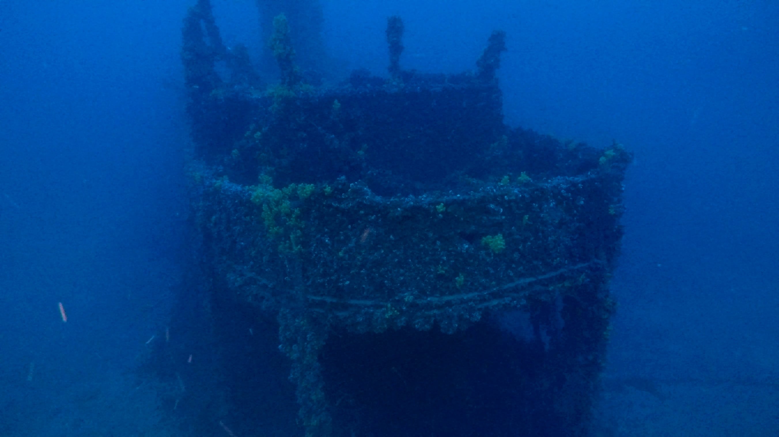 Parte trasera del barco español de vapor San Isidro Labrador, derribado por un torpedo durante la Segunda Guerra Mundial, hallado en perfecto estado bajo las aguas que rodean la isla griega de Kythnos casi 80 años después de su hundimiento.