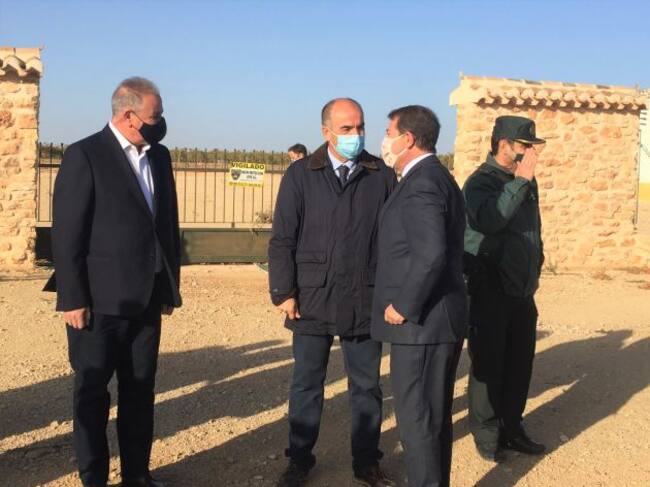 El presidente regional con ambos alcaldes