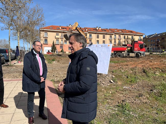 El alcalde de Salamanca, García Carbayo, junto al concejal de urbanismo, Fernando Carabias